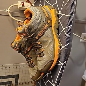 Merrell boot/shoe size 9